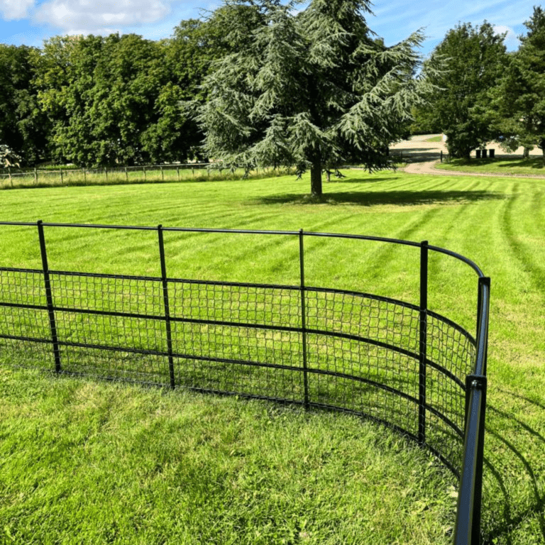 An example of Traditional Estate Fencing done by Steel Lawn Edging Co.