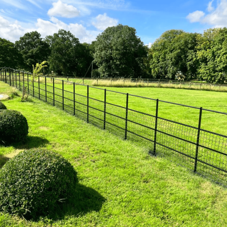 An example of Traditional Estate Fencing done by Steel Lawn Edging Co.