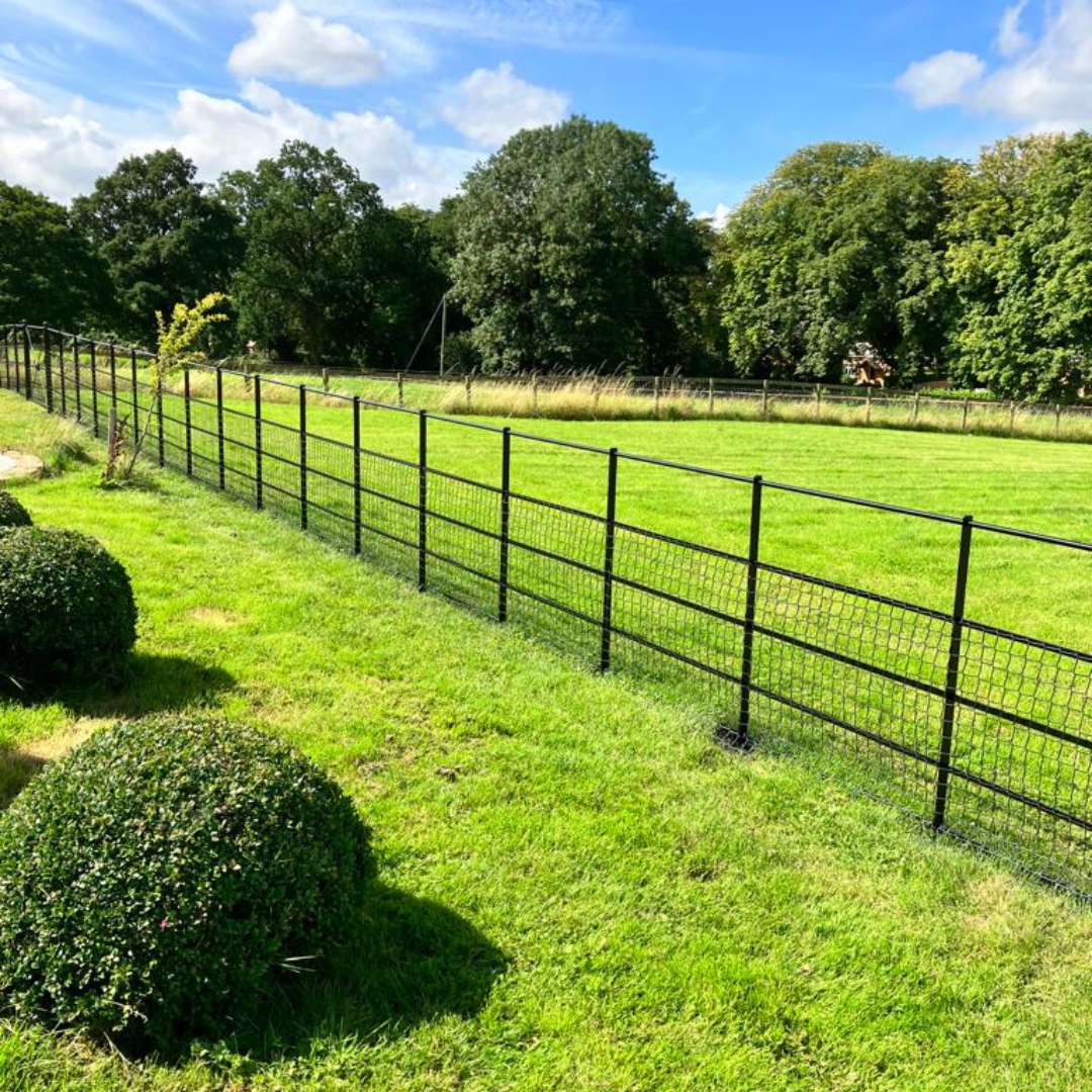 An example of Traditional Estate Fencing done by Steel Lawn Edging Co.
