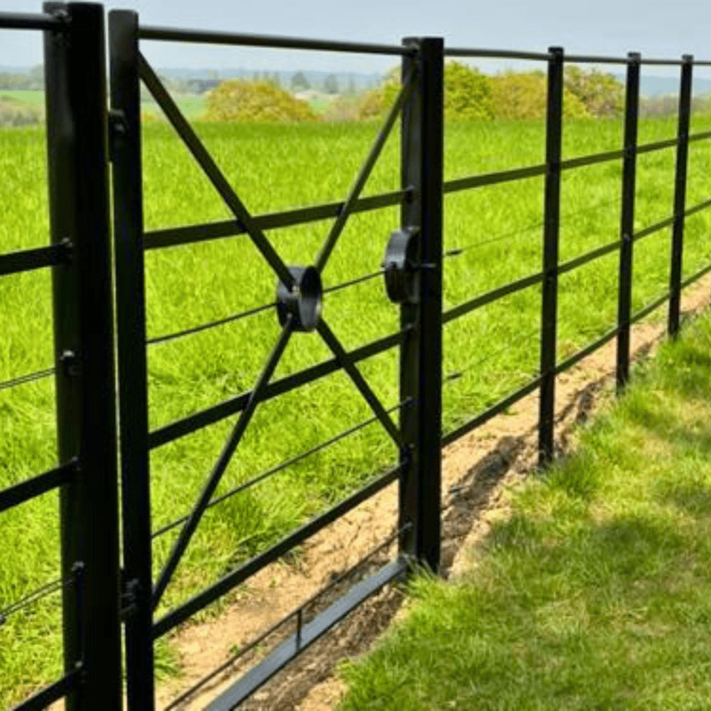 An example of Traditional Estate Fencing done by Steel Lawn Edging Co.
