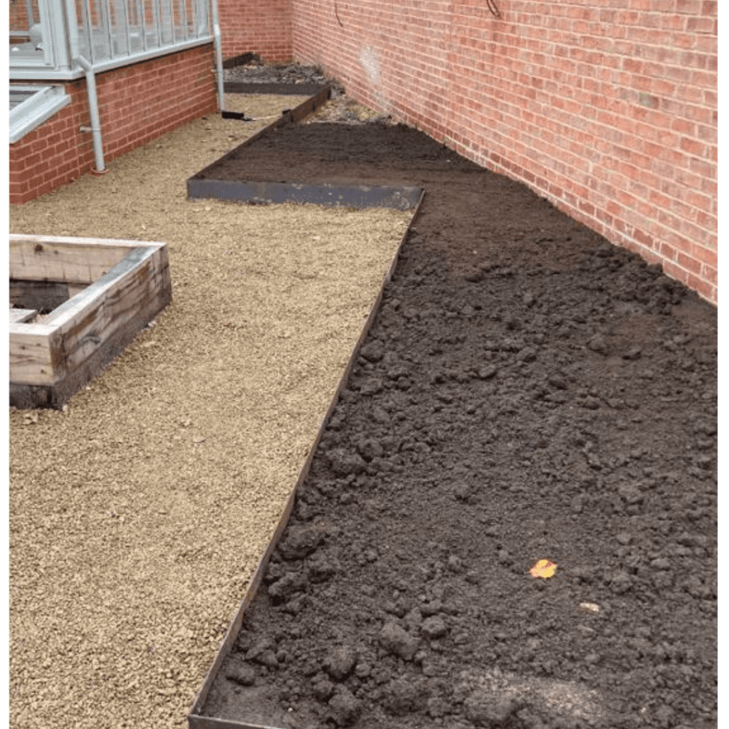 Steel Lawn Edging and Planters 4