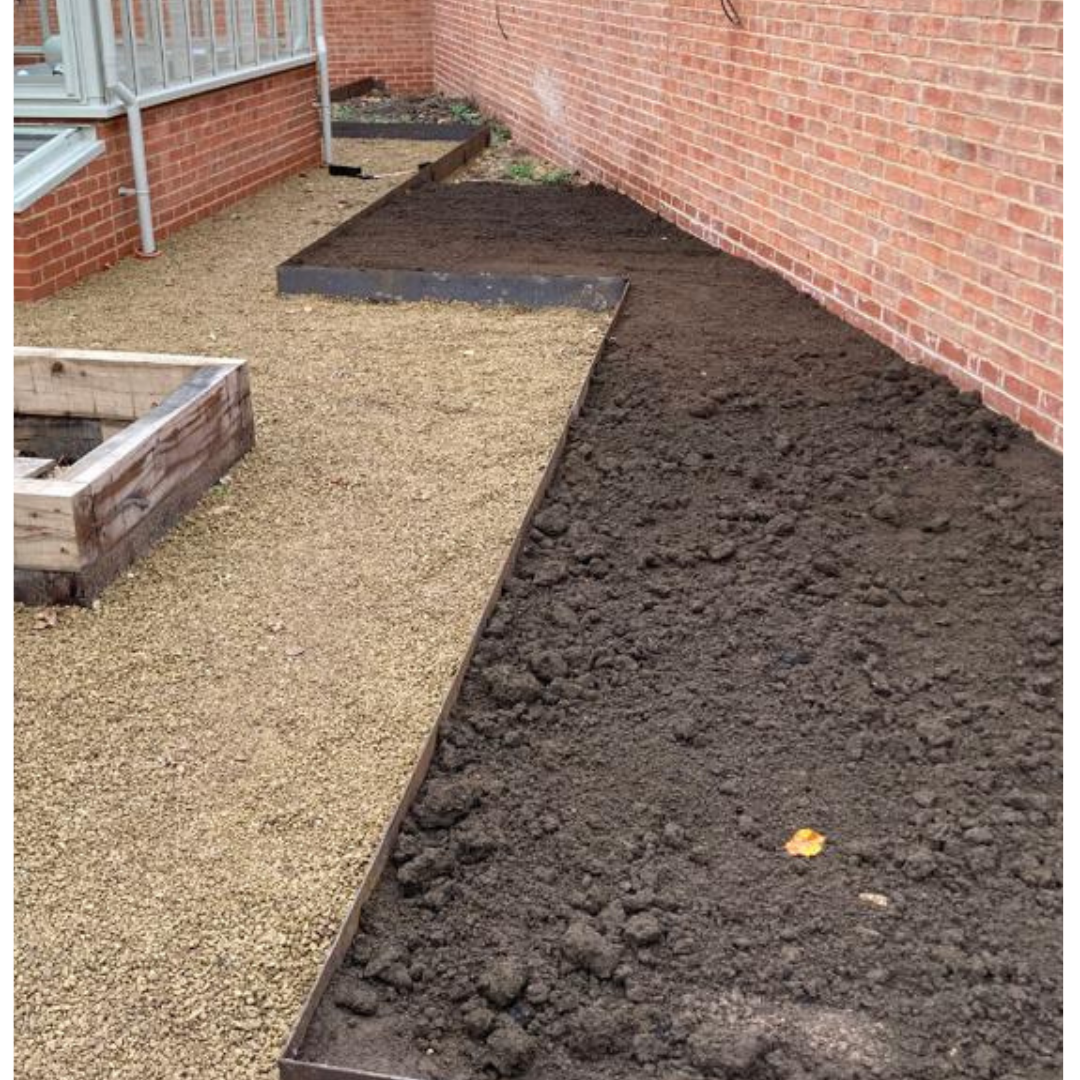 Steel Lawn Edging and Planters 4