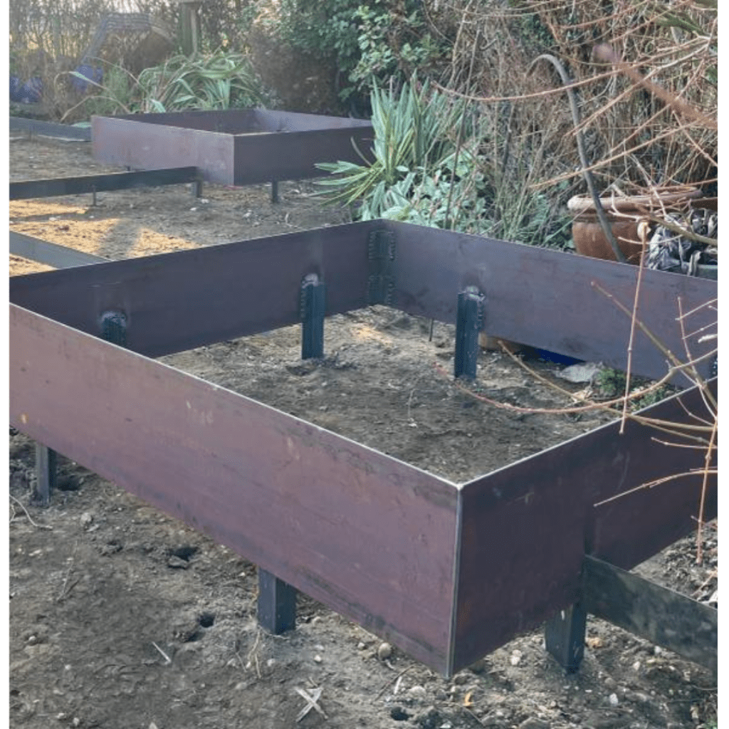 Steel Lawn Edging and Planters 6